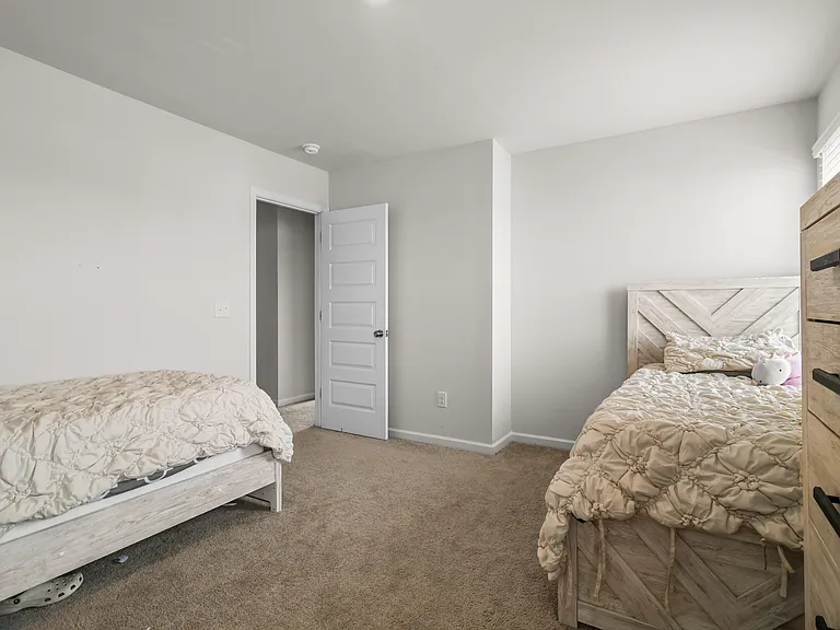 901 Moray Ln — Photo 24