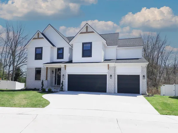 47362 Bayside Cir E, Chesterfield, MI 48047