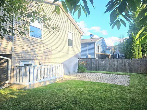 3rd image of 33616 N Evergreen Dr