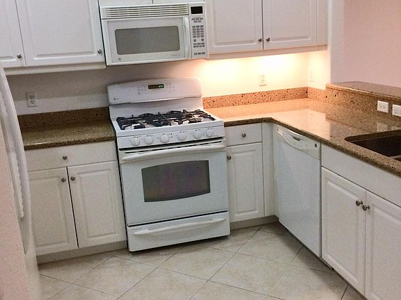 3rd image of 3111 Cottonwood Bnd APT 1702