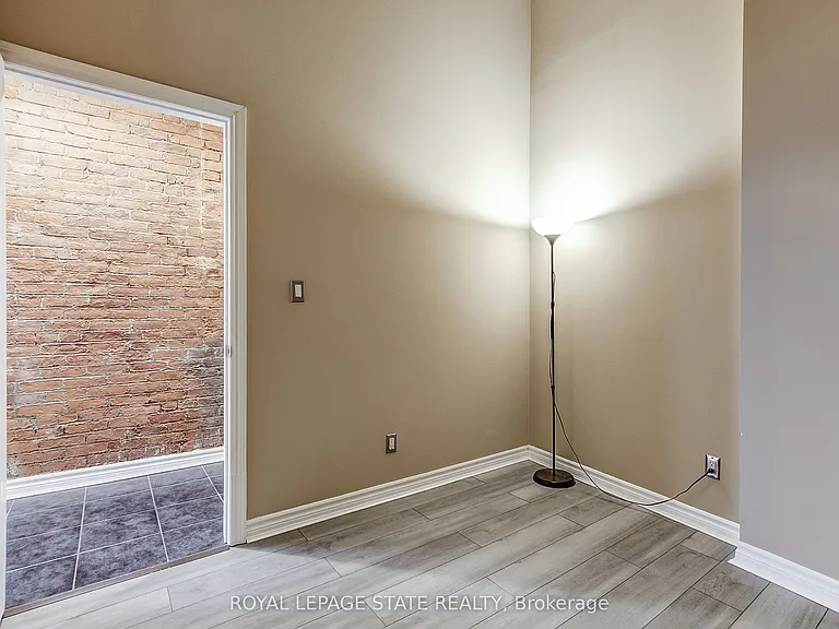 80 King William St #214 — Photo 19