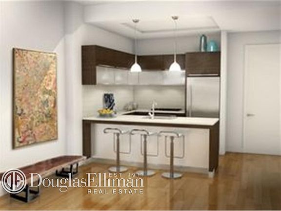 5th image of 4117 Crescent St APT 11E
