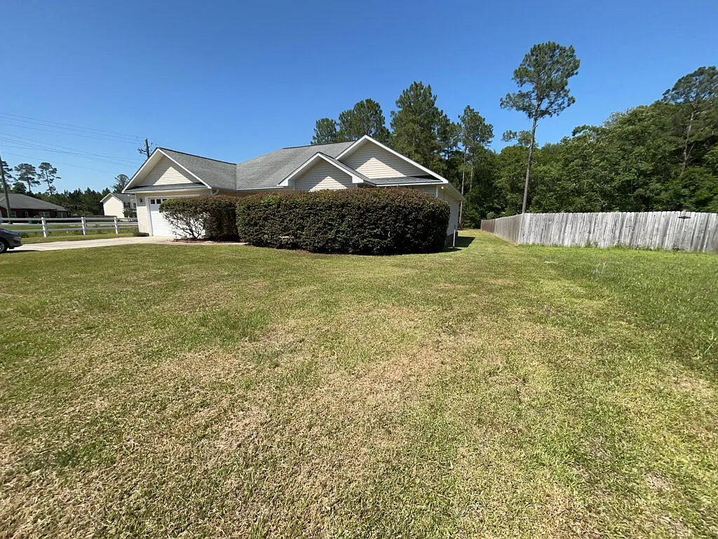 3 bed, 2.0 bath, 1751 sqft, $1,750 — Photo 1