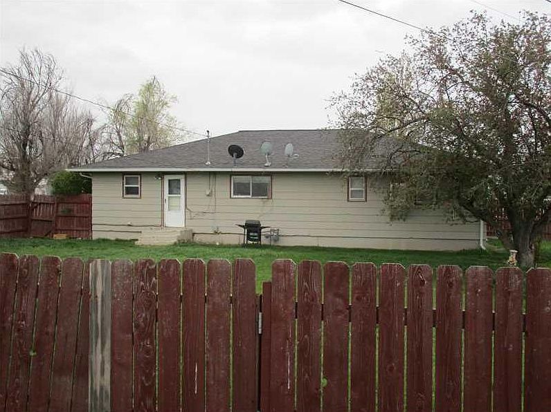 2nd image of 815 W 4th St