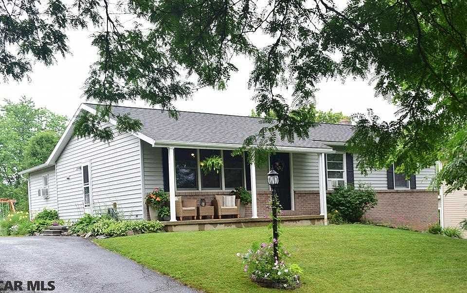 1st image of 204 N Vanessa Dr