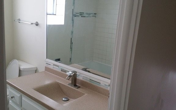 5th image of 426 Buffalo Ave