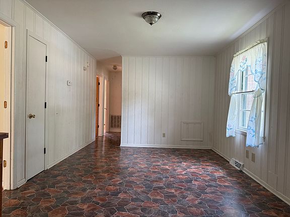 4th image of 36 Freebird Ln