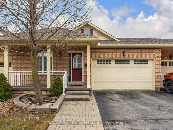 877 Wentworth St #6, Peterborough, ON K9J 8R7