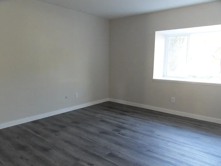 1439 Valleda Ln — Photo 8