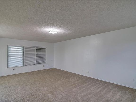 3rd image of 3300 Mallory Dr