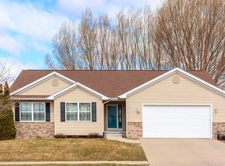 1138 Tiara Dr NE, Cedar Rapids, IA 52402