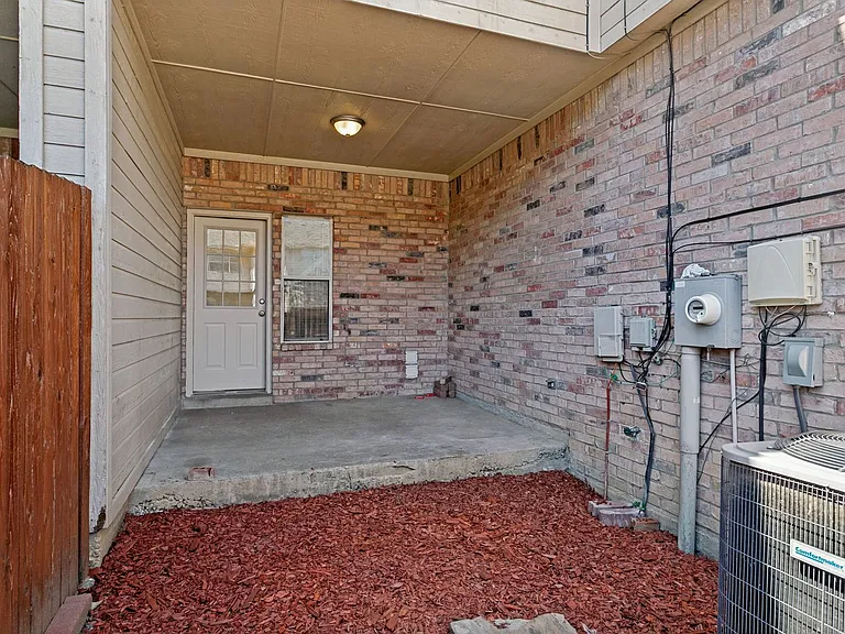 1519 Barbara Dr — Photo 12