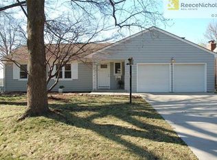 8913 W 94th St, Overland Park, KS 66212