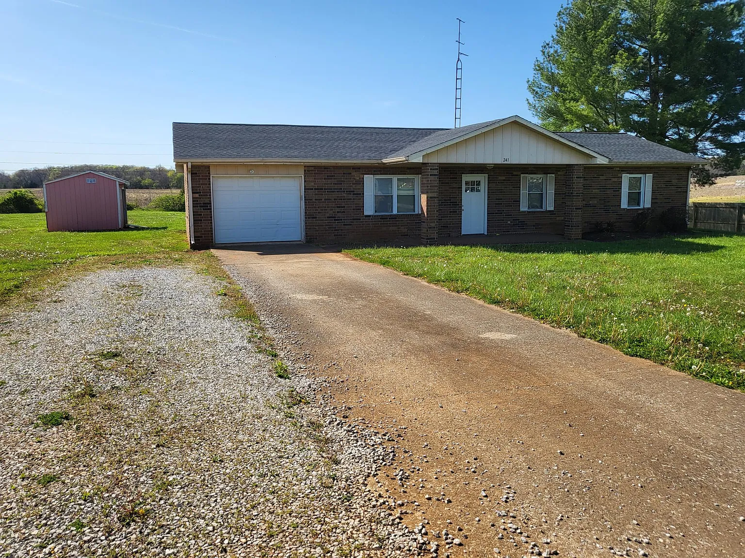 241 Sandalwood Dr photo 1