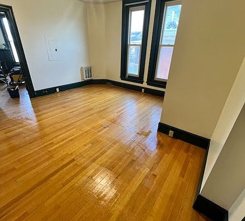 3rd image of 761 W 3rd St APT 4