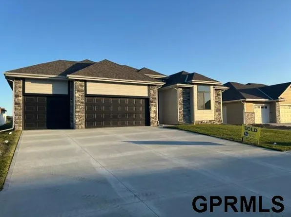 19813 Cinnamon St, Omaha, NE 68135