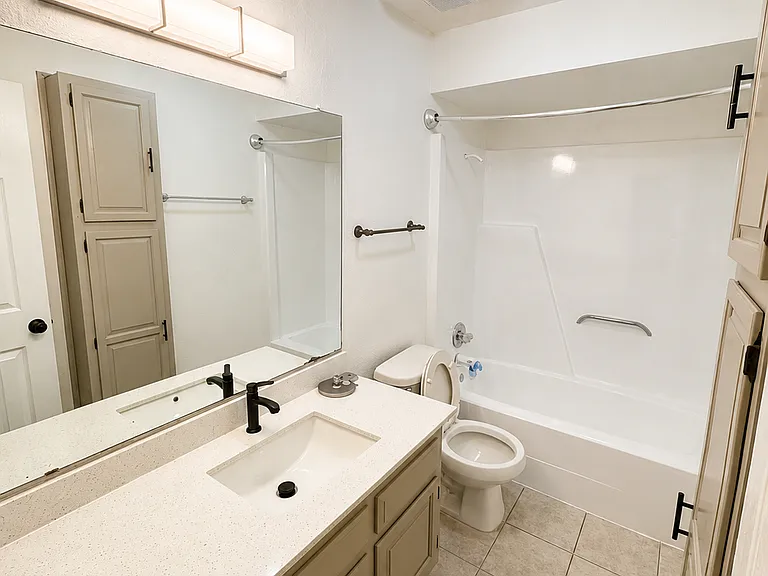 Blackwell Dr — Photo 8