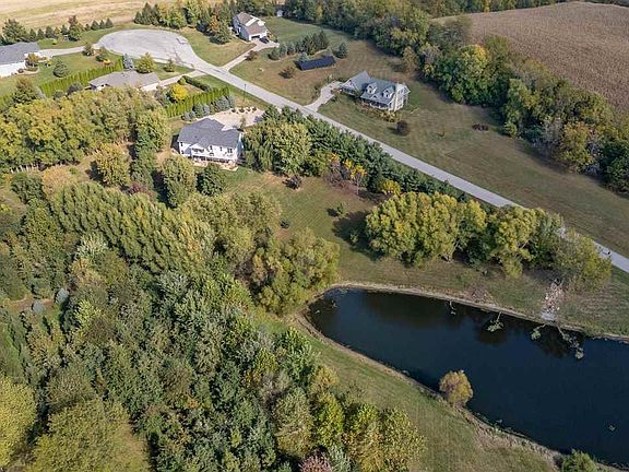 4th image of 121 Pheasant Run