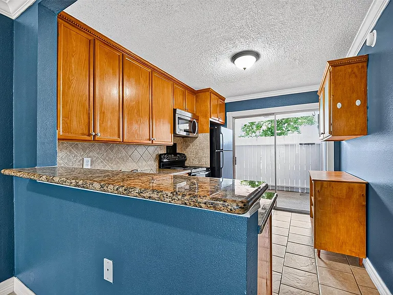1220 Shadowdale Dr #6 — Photo 7