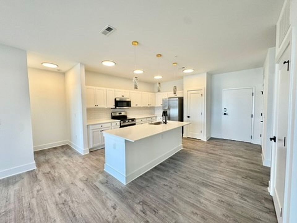 1st image of 175 Black St W #408