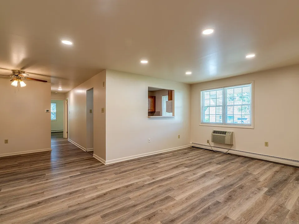 20 Echo Valley Ln