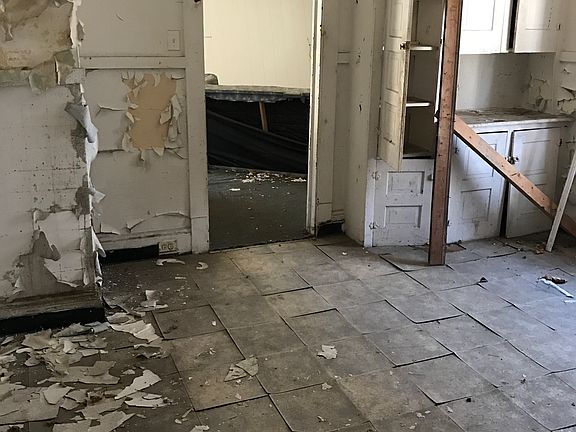 4th image of 12109 Parkhill Ave