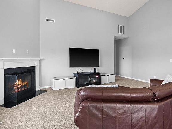 5th image of 462 N Crystal Dr