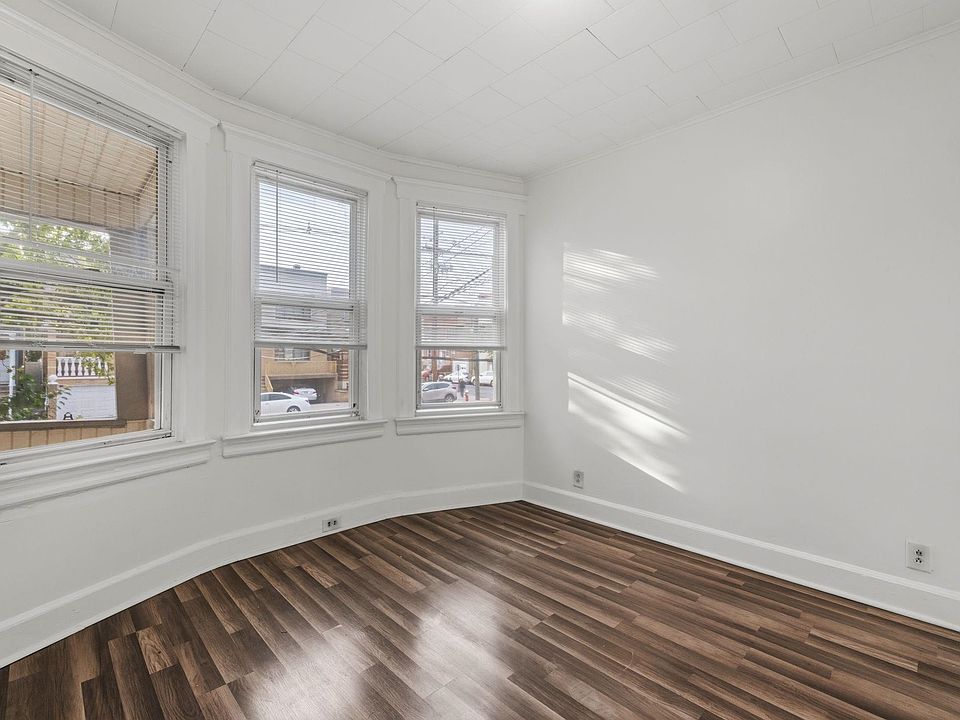 1st image of 342 Avenue E #1