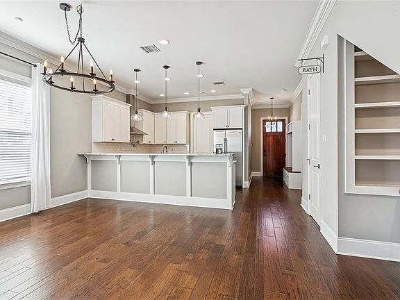 5th image of 10 Magnolia Pl