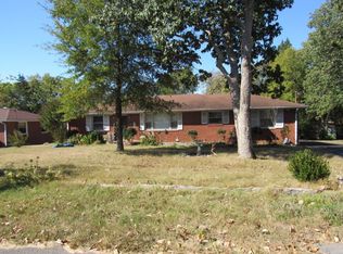 206 Dellwood Dr, Lebanon, TN 37087