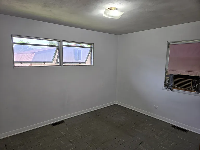 1117 S Saxby Ave — Photo 9