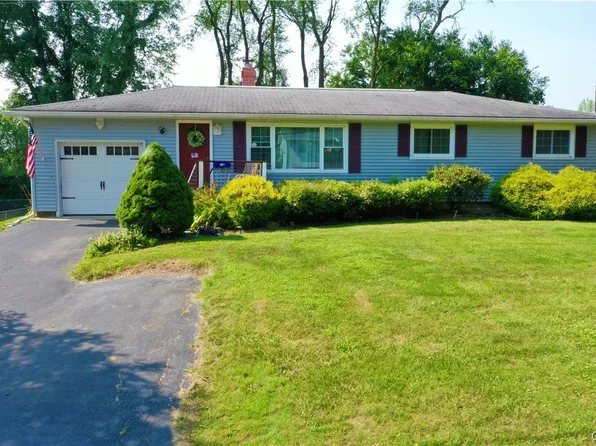 2778 Forest Hill Dr, Auburn, NY 13021