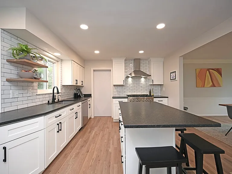 8365 Squirrelridge Dr — Photo 11