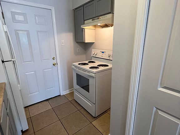 2nd image of 3220 Stacie Dr #3222