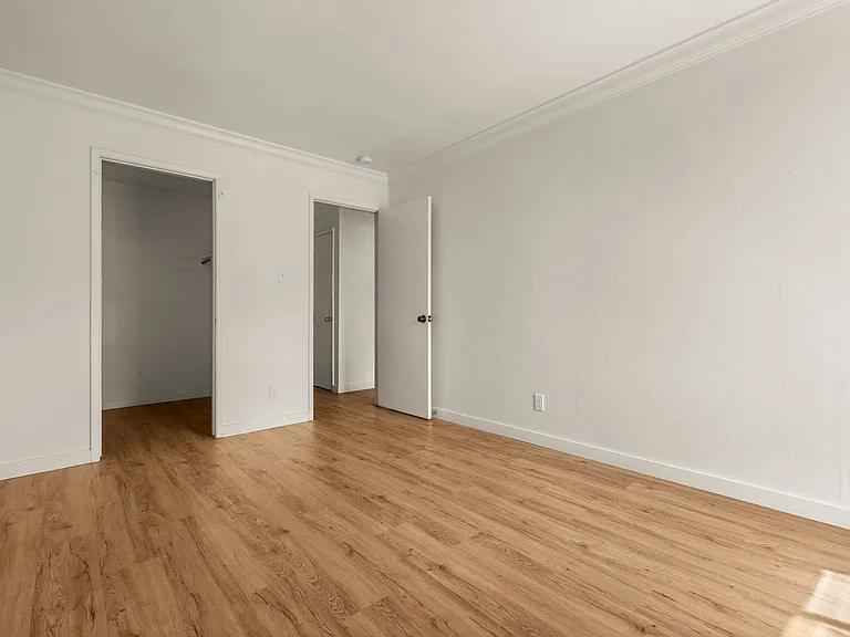 2467 Warring St — Photo 30
