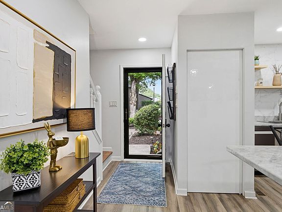 3rd image of 5005 Gardenia Cir