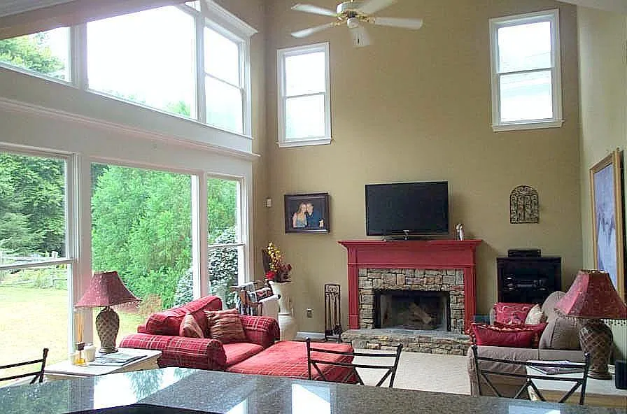 4 bed, 2.5 bath, 2488 sqft, $2,800 — Photo 3