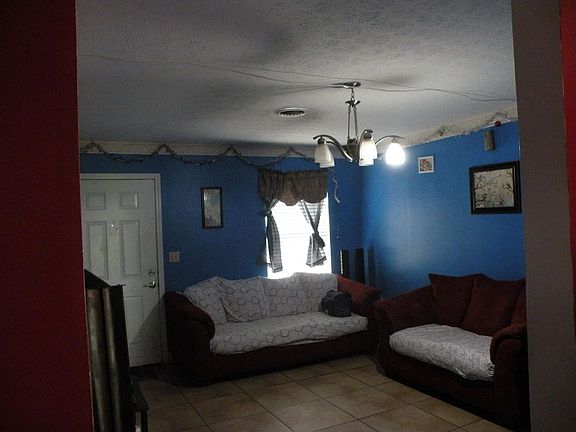3rd image of 87 Rocky Ct