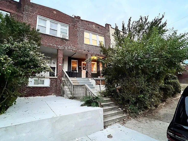 705 Edgemore Rd — Photo 2