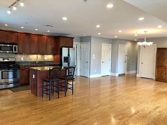 4th image of 87 Franklin St Unit 201