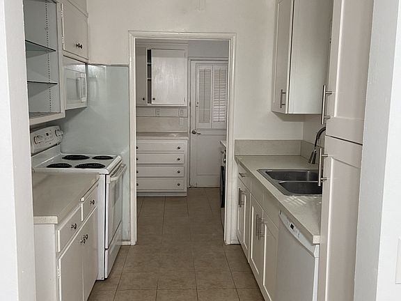5th image of 1122 W Huntington Dr Unit 1