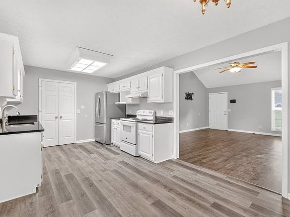 5th image of 108 Roberts Dr