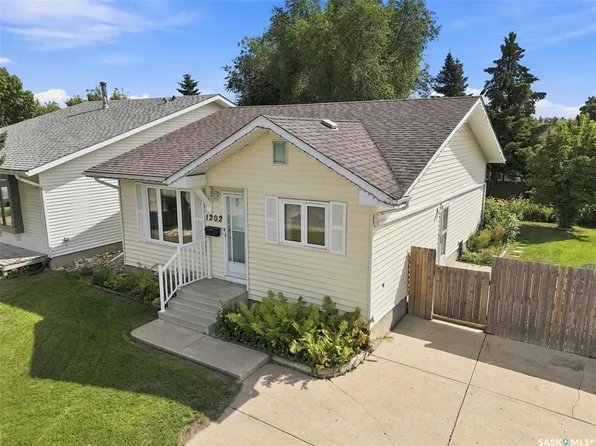1202 McCormack ROAD, Saskatoon, SK S7M 5L9