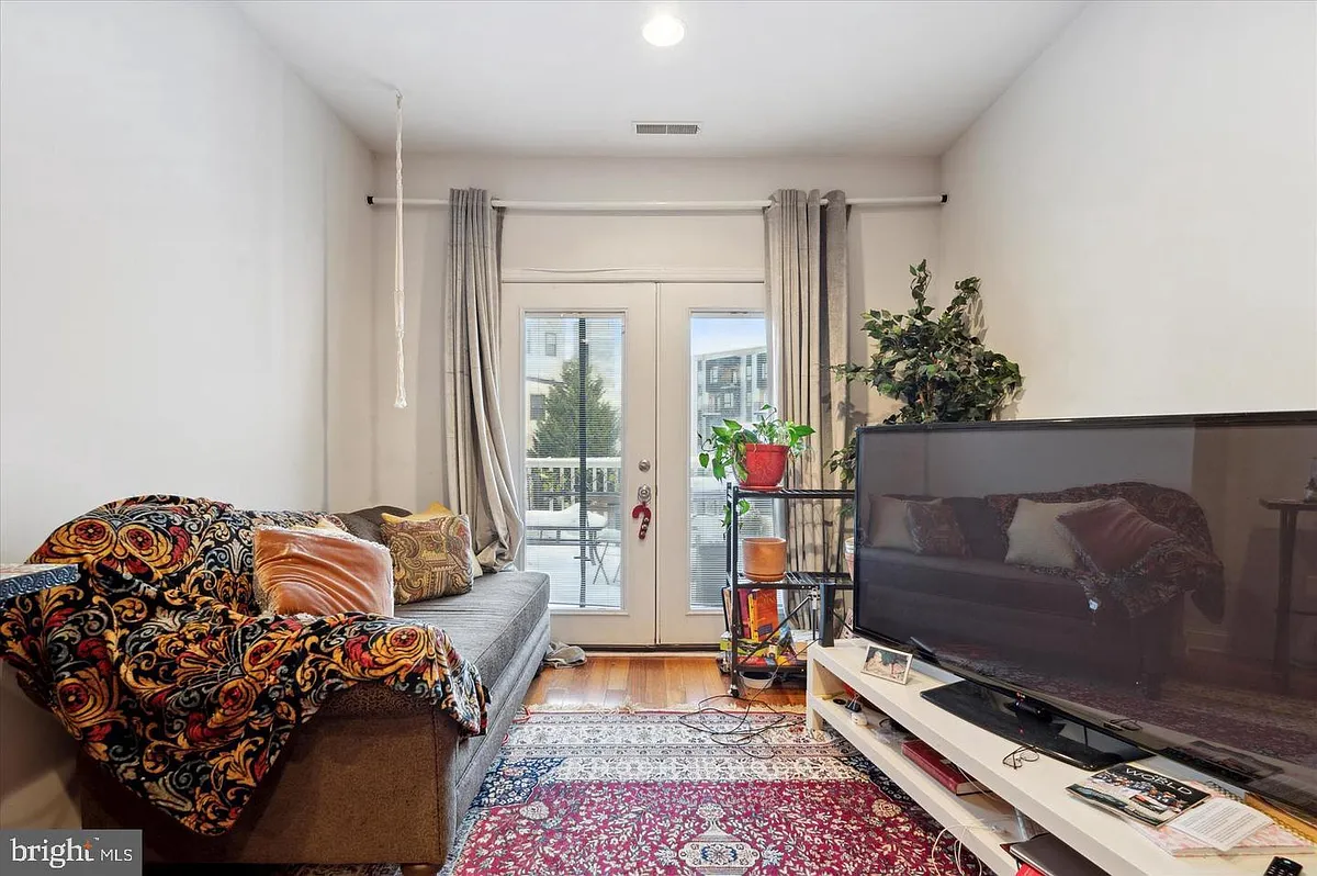 Building Photo - 931 N 19th St #2