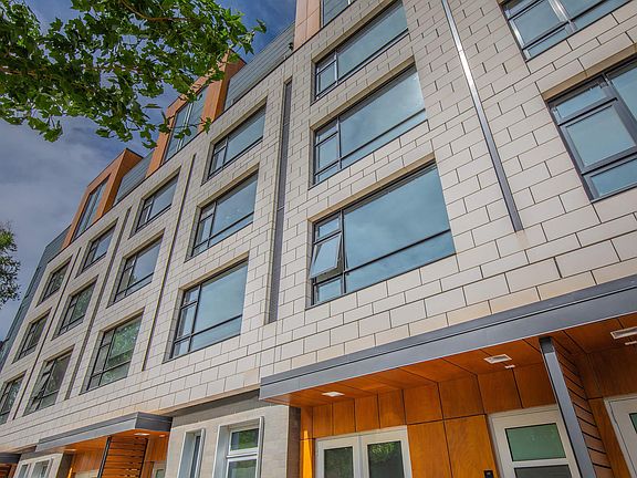 4th image of 255 N Washington St #46149