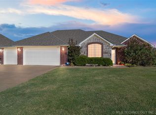8099 E Silverado Rd, Claremore, OK 74019