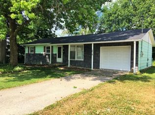 1819 Baker Dr, Charleston, IL 61920