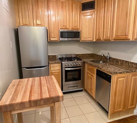 4th image of 300 W 55th St APT 9U