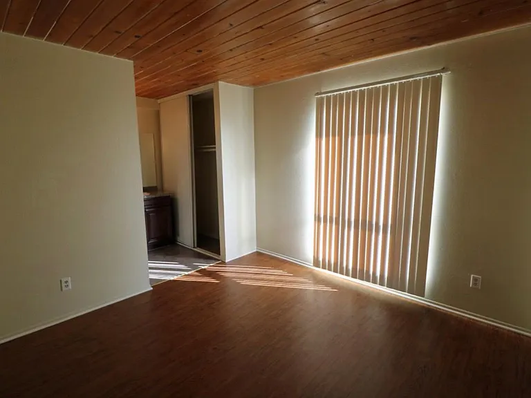 855 S Citrus Ave — Photo 26