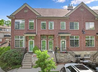 1466 Silverbrook Ridge Dr, Walled Lake, MI 48390